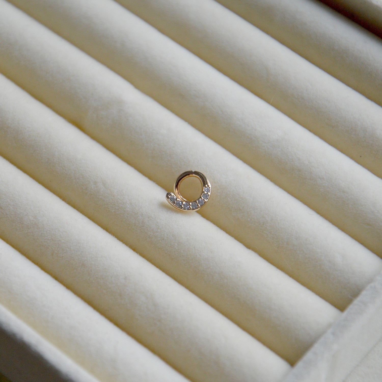 Boucle Individuelle Infinity - Bague d'Oreille Plaqué Or 18K et Zirconium