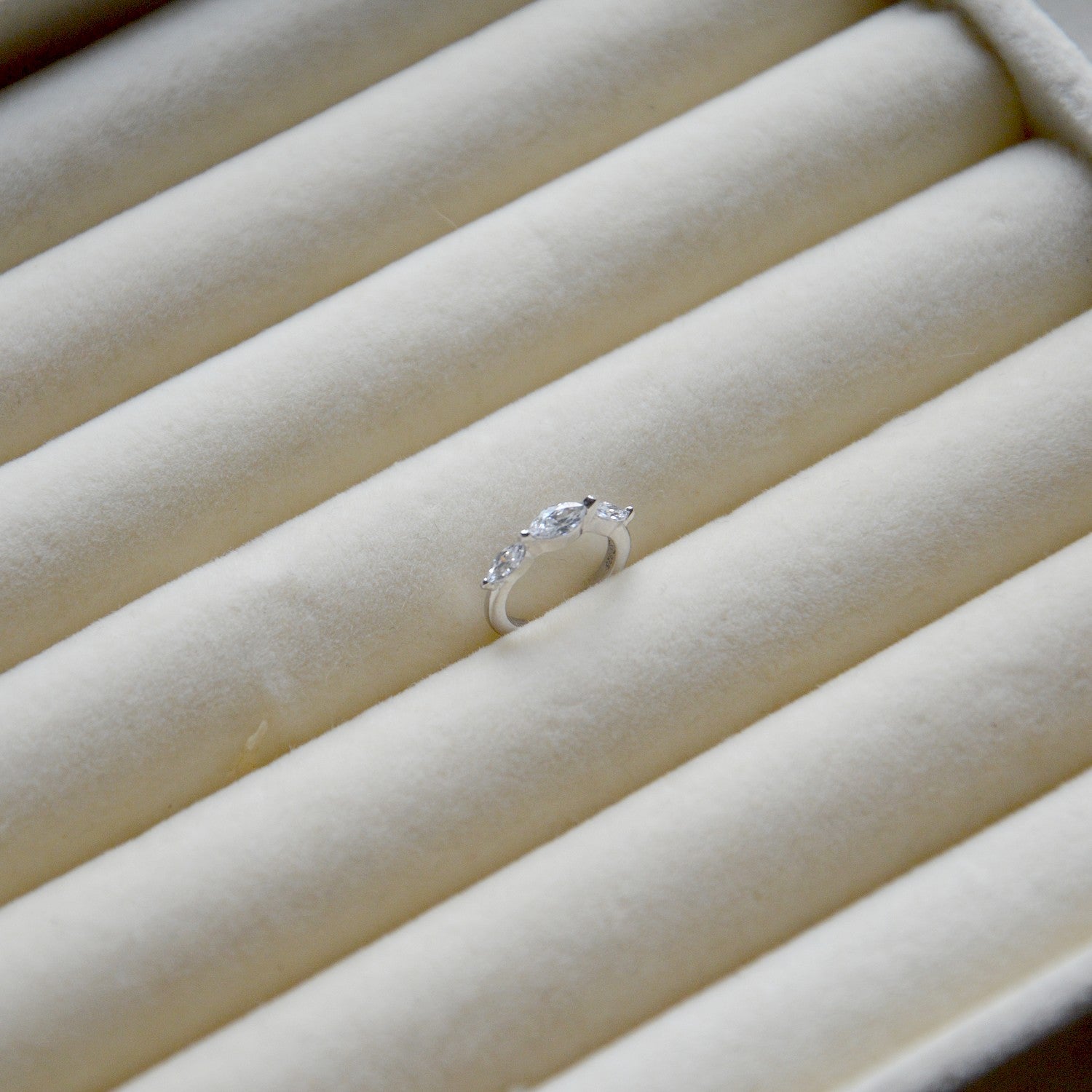 Boucle Individuelle Irina - Faux Piercing - Bague d'Oreille Argent 925 Rhodié et Zirconium