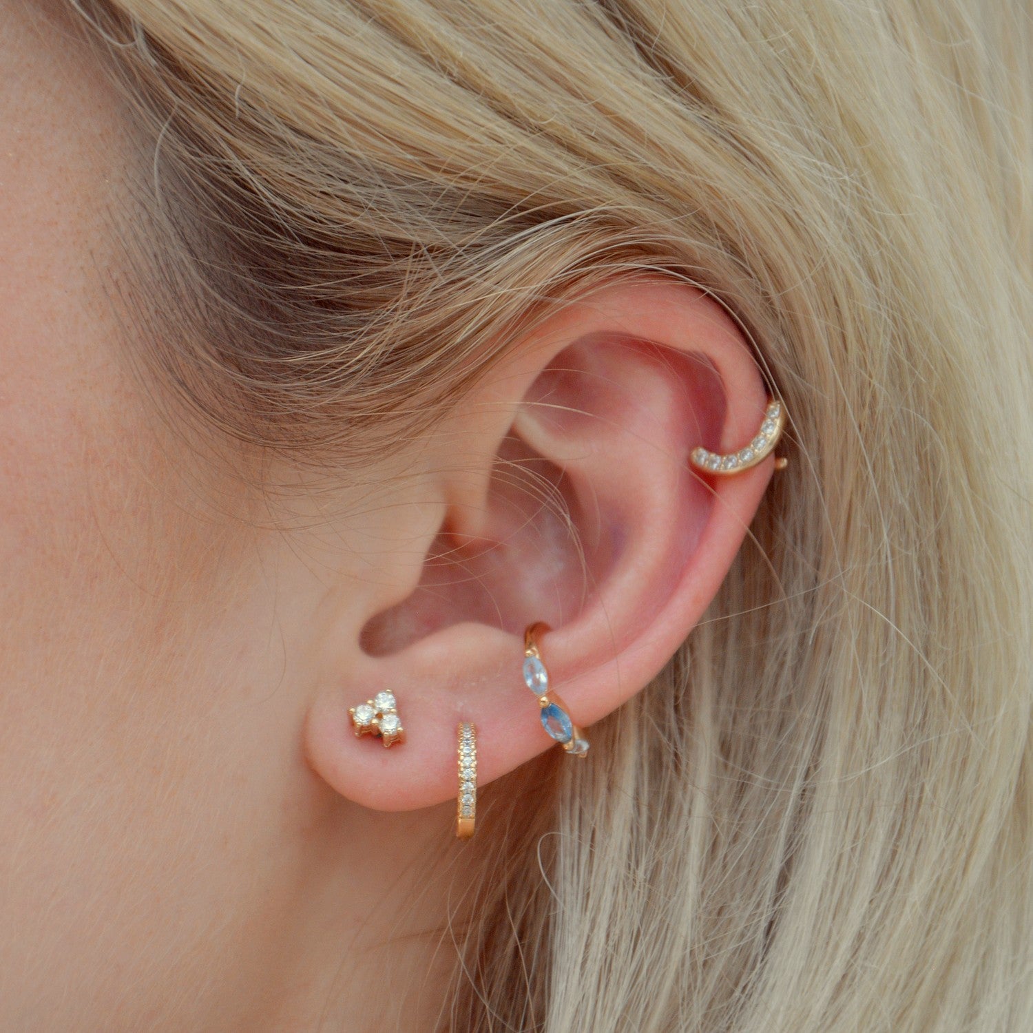 Boucle Individuelle Irina Bleu Celeste - Faux Piercing - Bague d'Oreille Plaqué Or 18K et Zirconium