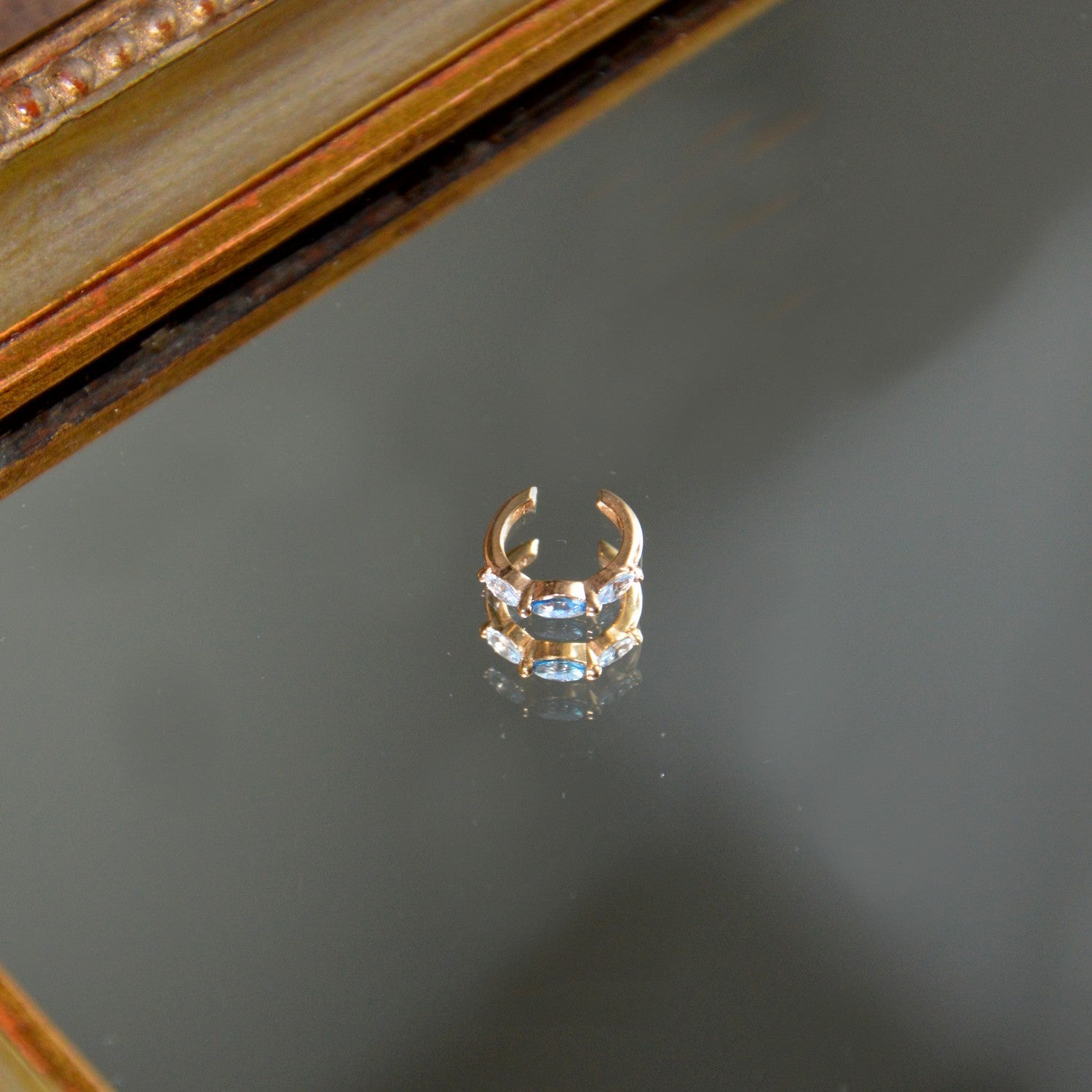 Boucle Individuelle Irina Bleu Celeste - Faux Piercing - Bague d'Oreille Plaqué Or 18K et Zirconium