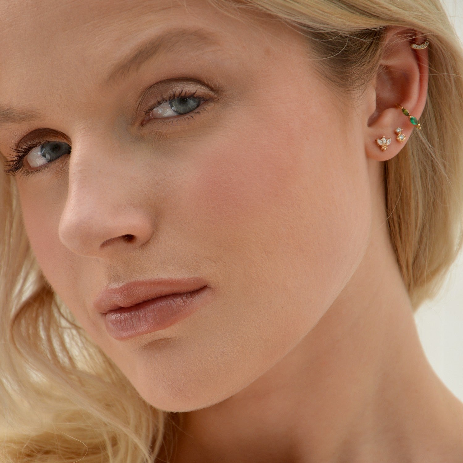Boucle Individuelle Irina Vert Emeraude - Faux Piercing - Bague d'Oreille Plaqué Or 18K et Zirconium