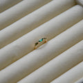 Boucle Individuelle Irina Vert Emeraude - Faux Piercing - Bague d'Oreille Plaqué Or 18K et Zirconium