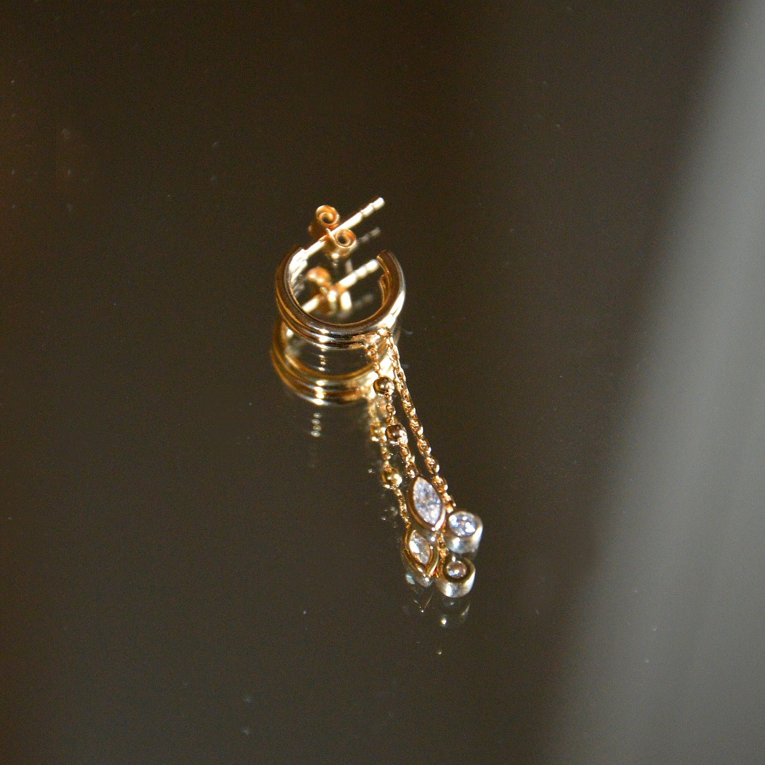 Piercing Future is Bright- Boucle d'Oreille Individuelle Pendante Plaqué Or 18K et Zirconium - 4cm