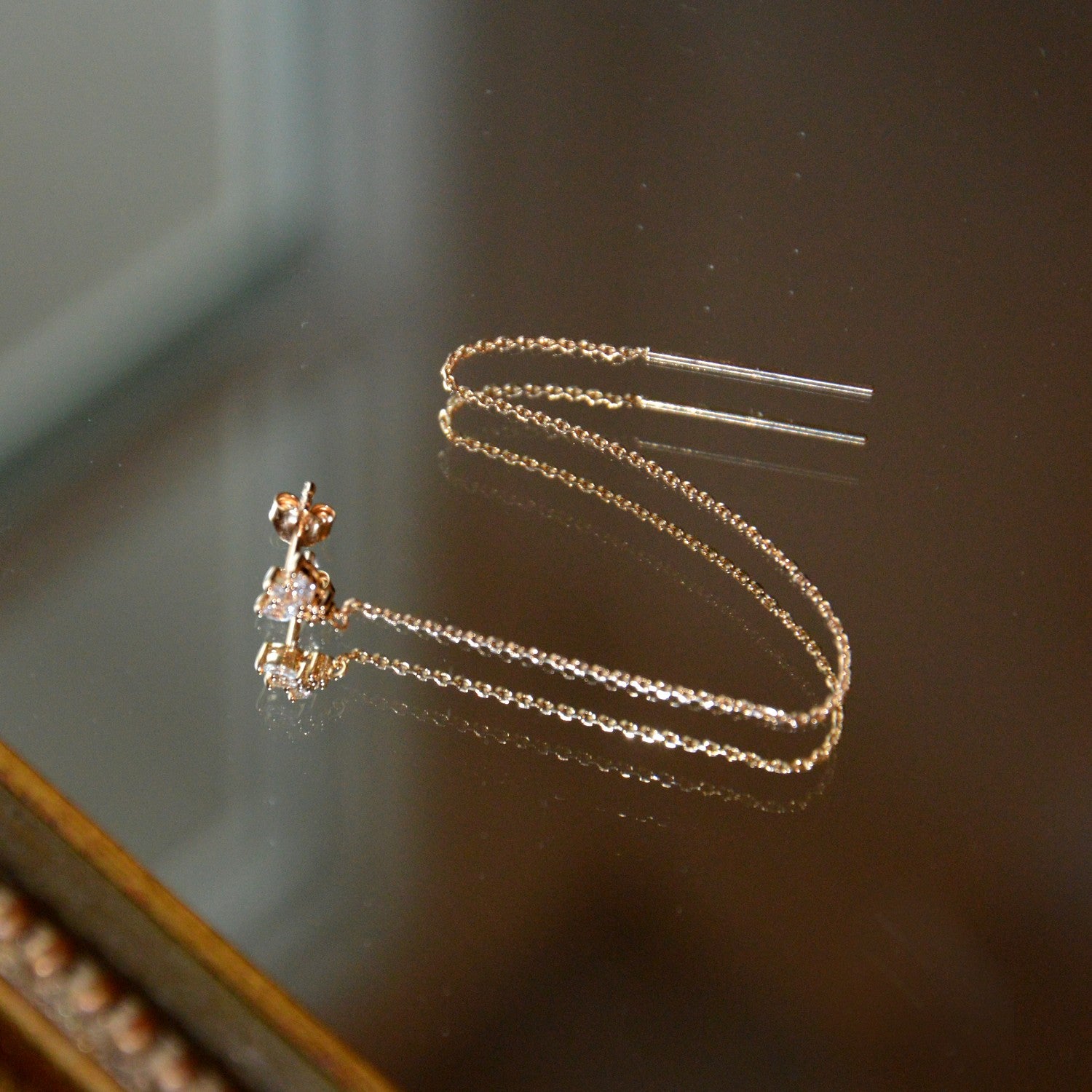 Boucle d'Oreille Individuelle Amnésia - Piercing 2 Trous Lobes Plaqué Or 18K et Zirconium - 10cm