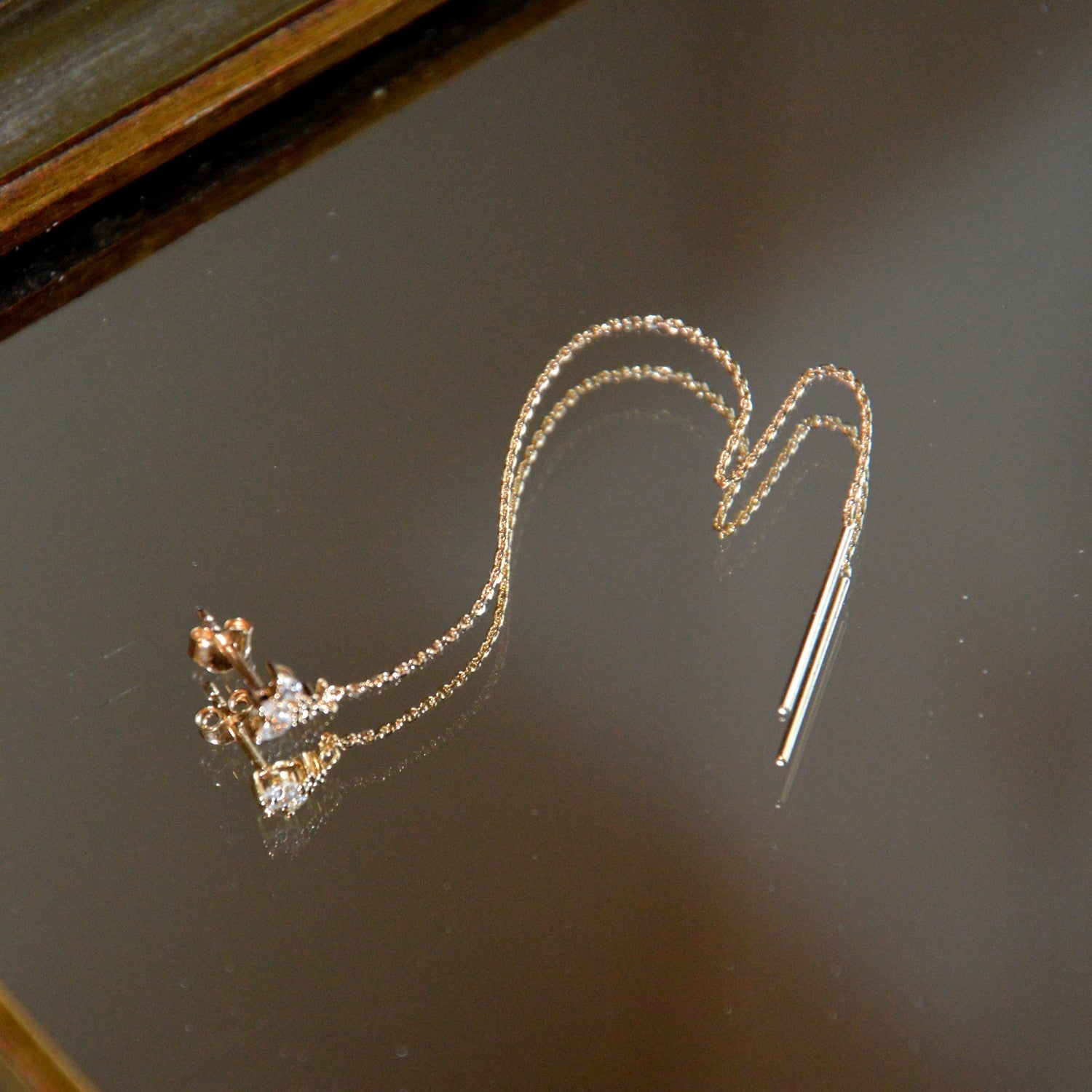 Boucle d'Oreille Individuelle Amnésia - Piercing 2 Trous Lobes Plaqué Or 18K et Zirconium - 10cm