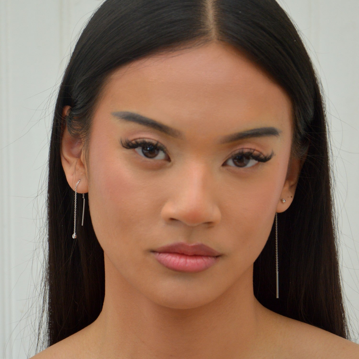 Boucles d'Oreilles Elvira - Boucles Pendantes Fils Asymétriques Argent 925 Rhodié et Zirconium - 6cm