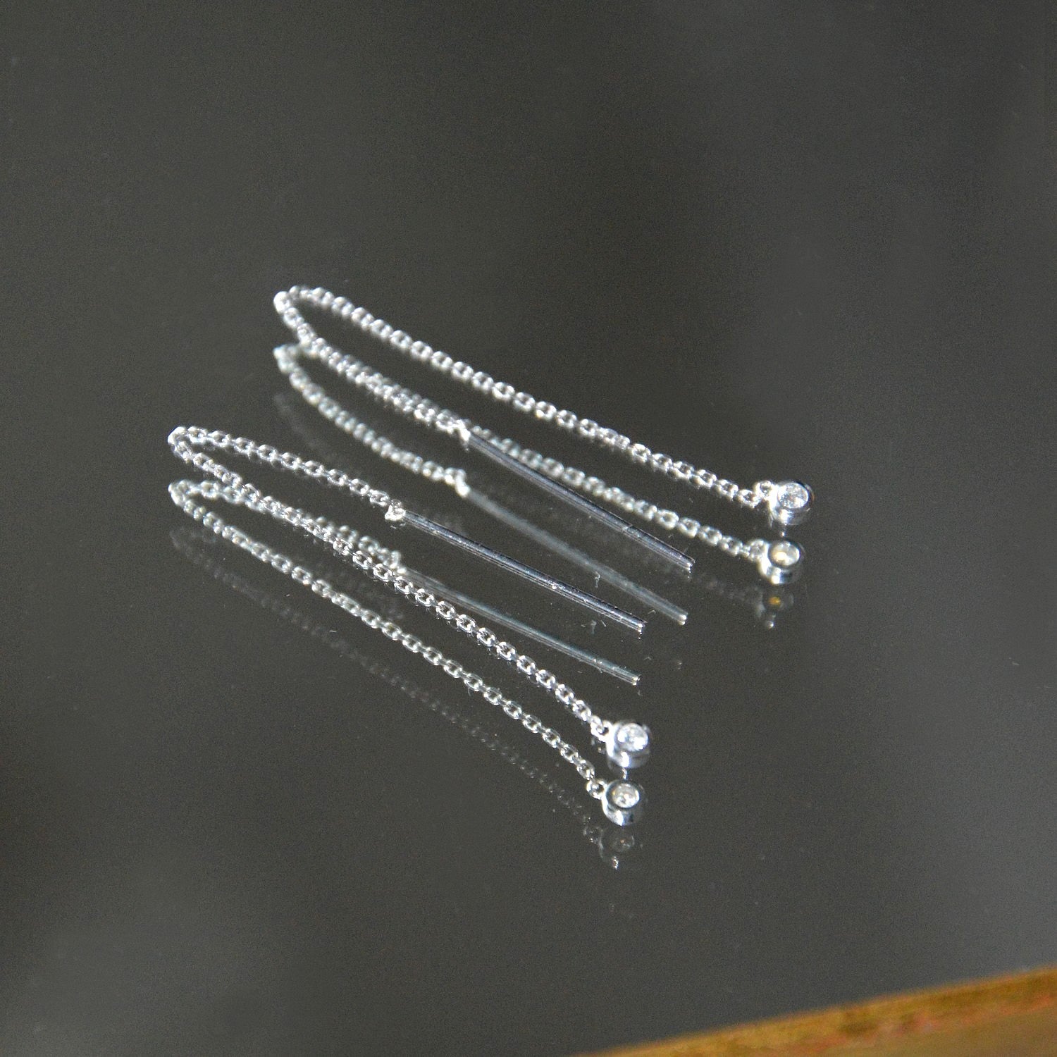 Boucles d'Oreilles Elvira - Boucles Pendantes Fils Asymétriques Argent 925 Rhodié et Zirconium - 6cm