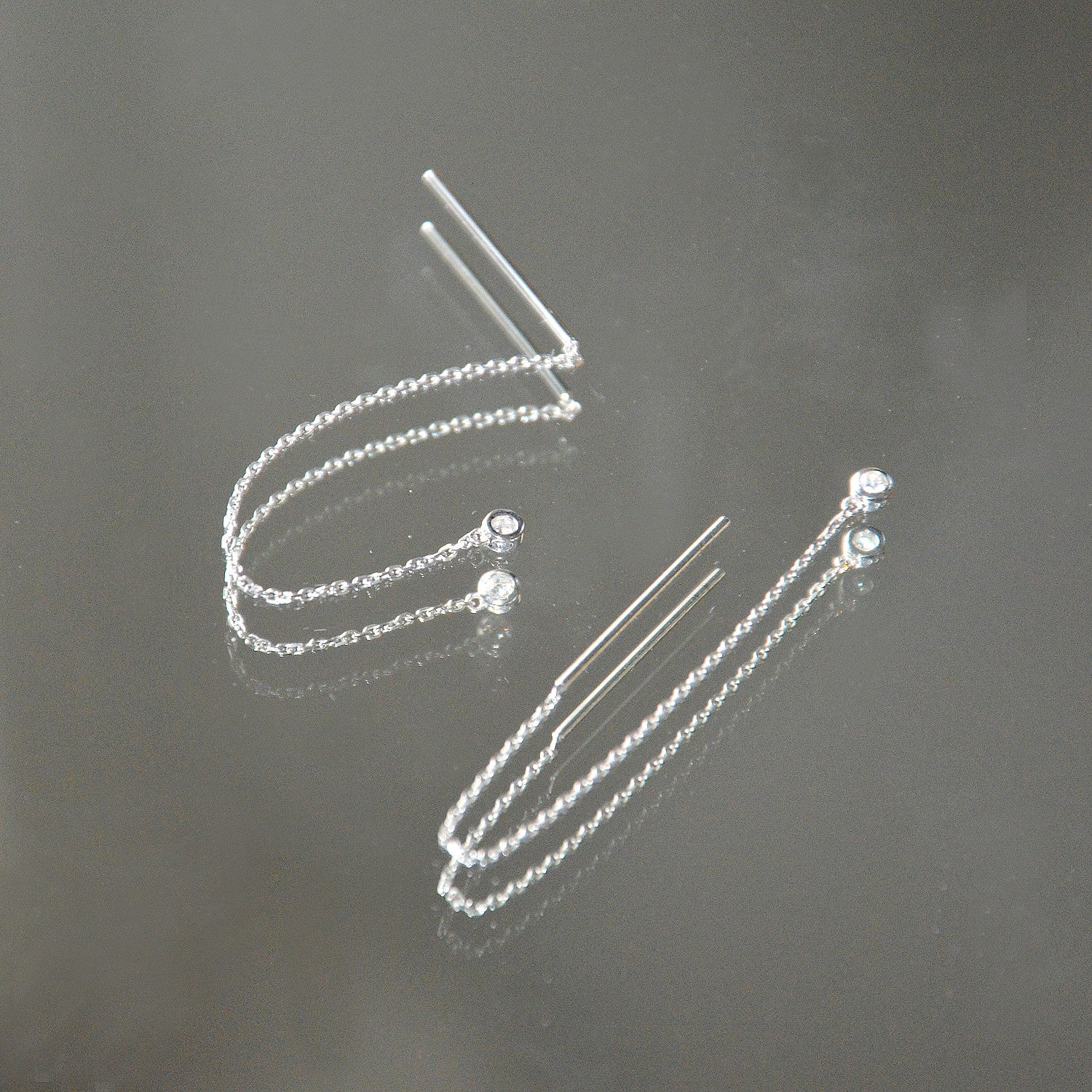 Boucles d'Oreilles Elvira - Boucles Pendantes Fils Asymétriques Argent 925 Rhodié et Zirconium - 6cm