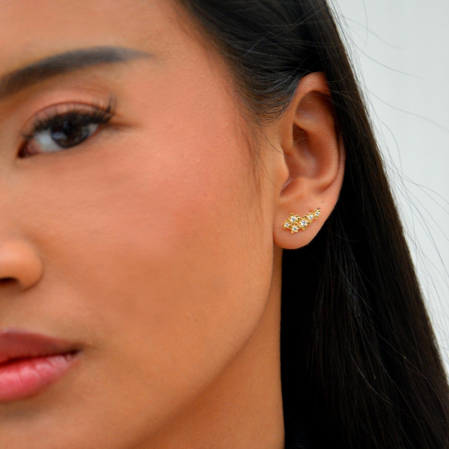 Boucles d'Oreilles Michelle - Puces d'Oreilles Feuillage Plaqué Or 18K et Zirconiums - 2cm