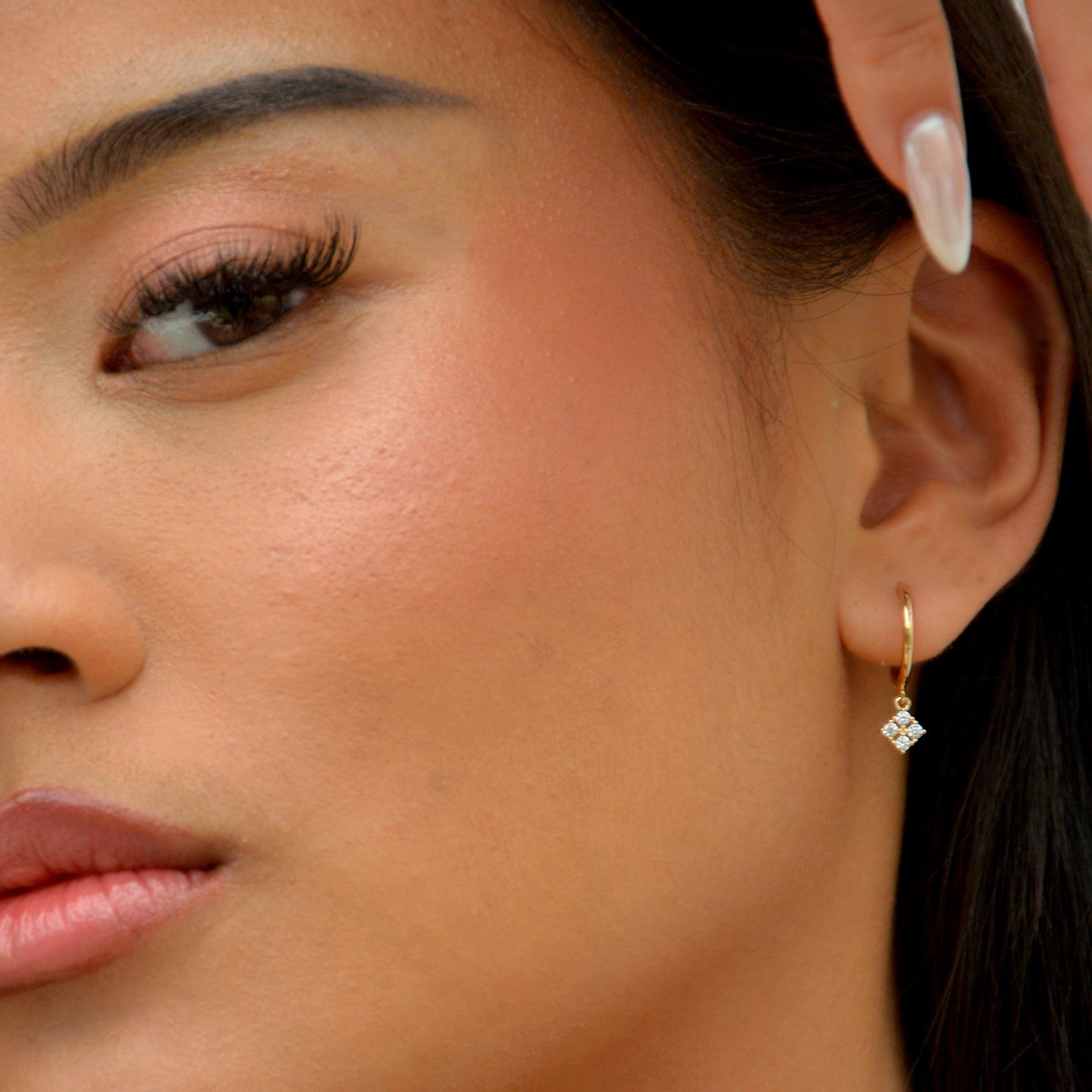 Boucles d'Oreilles Pendantes Tessa - Petites Créoles Plaqué Or 18K et Zirconium