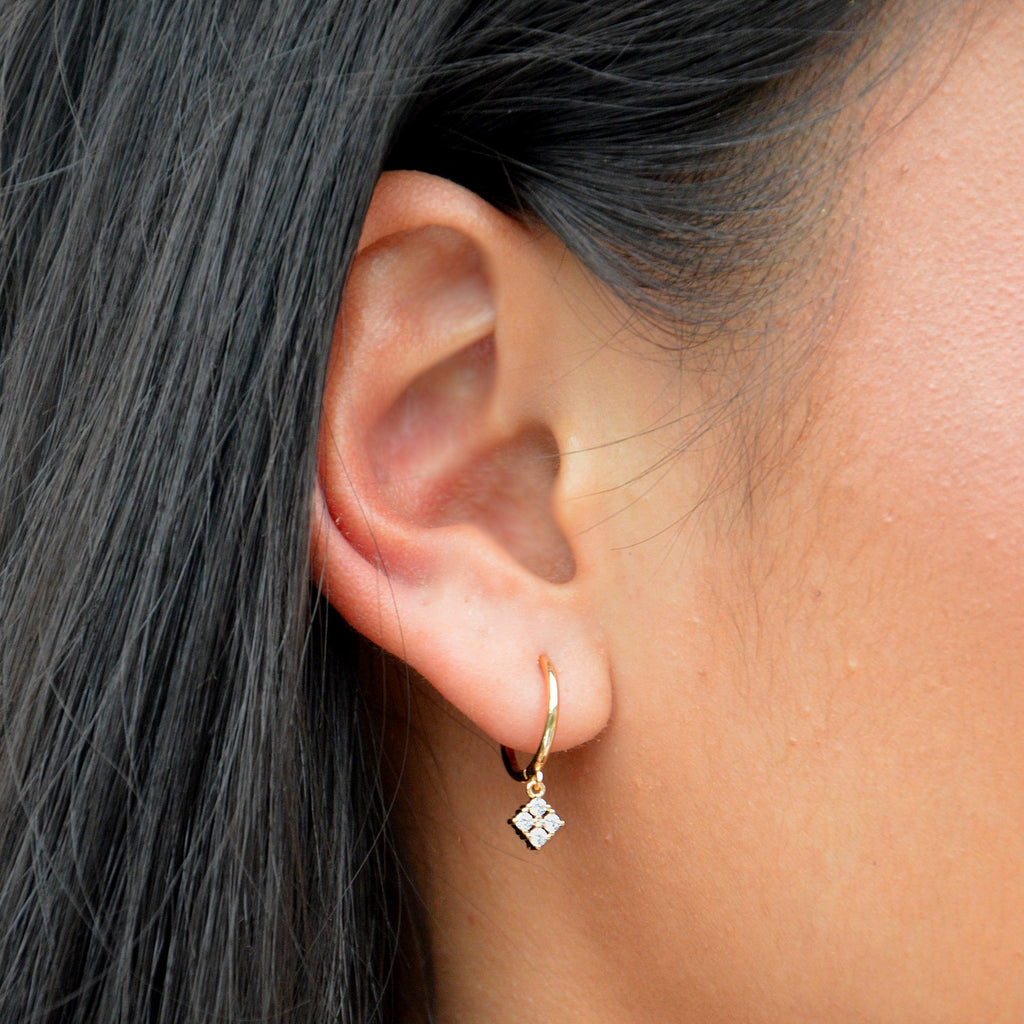 Boucles d'Oreilles Pendantes Tessa - Petites Créoles Plaqué Or 18K et Zirconium