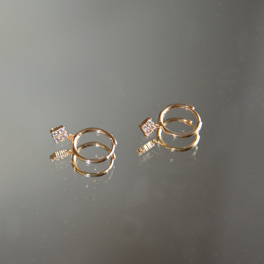 Boucles d'Oreilles Pendantes Tessa - Petites Créoles Plaqué Or 18K et Zirconium