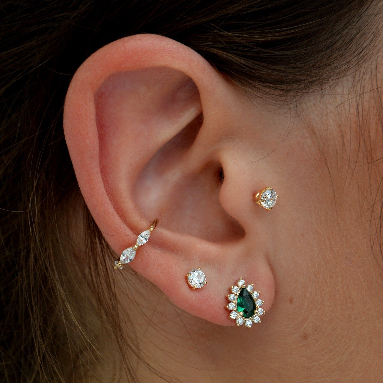 Boucles d'Oreilles Sofia - Clous d'Oreilles Plaqué Or 18K et Cristal Vert Emeraude - 1cm