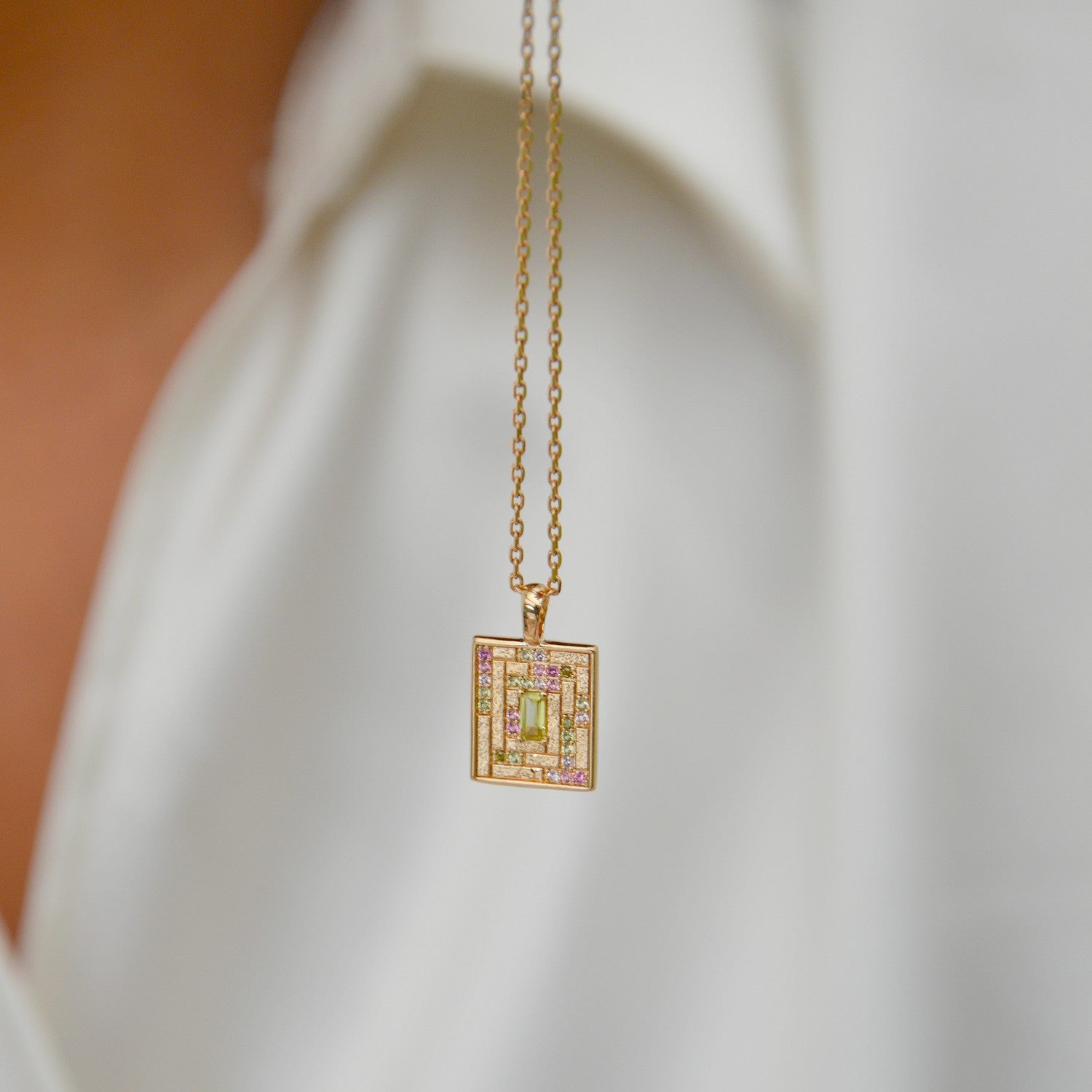 Collier Chance - Pendentif Amulette Esotérique Plaqué Or 18K & Zirconium