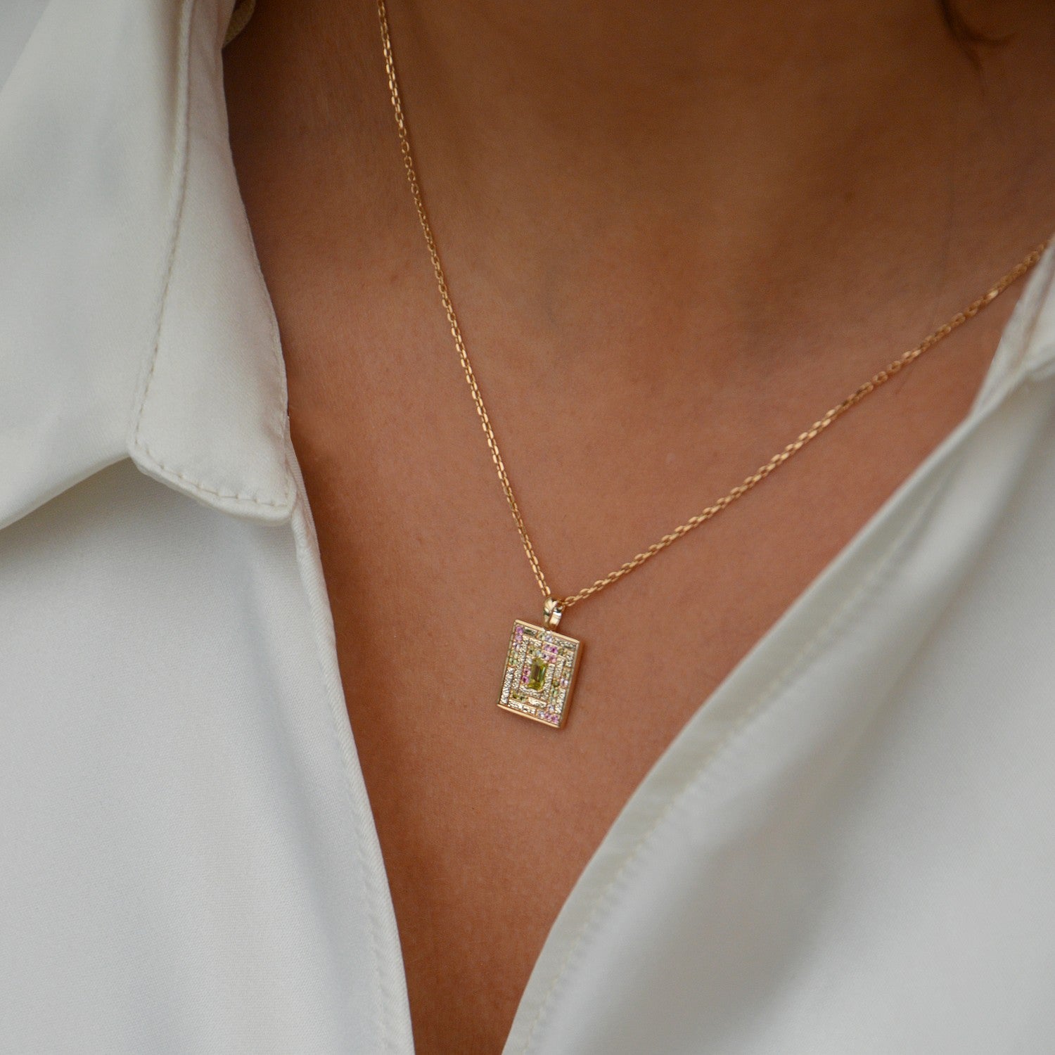 Collier Chance - Pendentif Amulette Esotérique Plaqué Or 18K & Zirconium