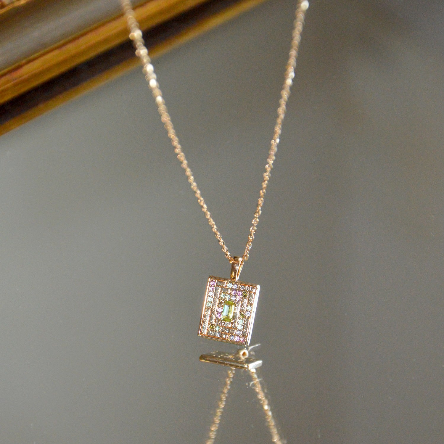 Collier Chance - Pendentif Amulette Esotérique Plaqué Or 18K & Zirconium