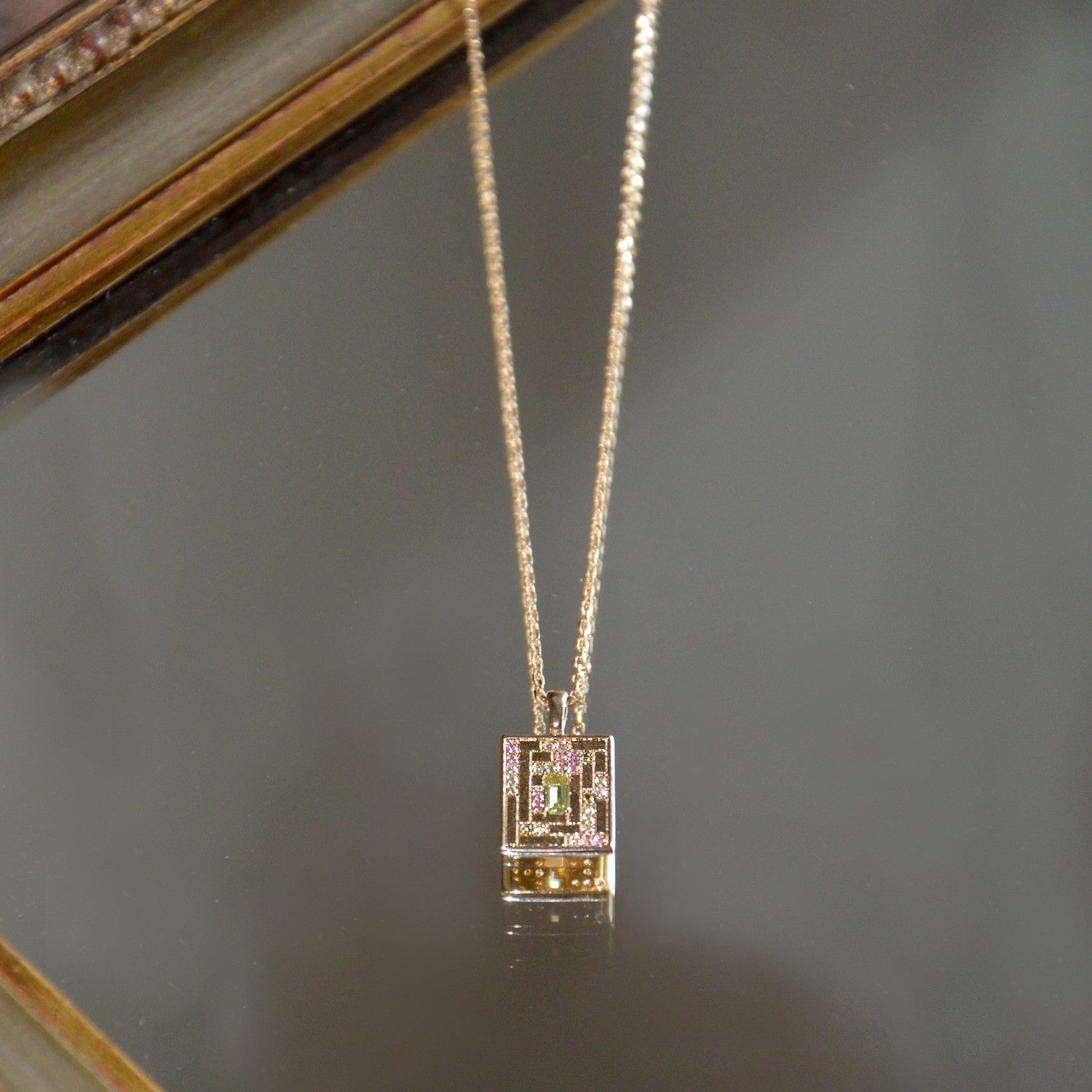 Collier Chance - Pendentif Amulette Esotérique Plaqué Or 18K & Zirconium