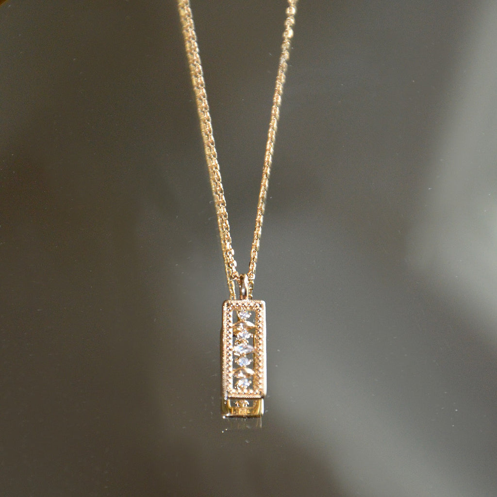 Collier Joy - Pendentif Amulette Porte Bonheur Plaqué Or 18K & Zirconium