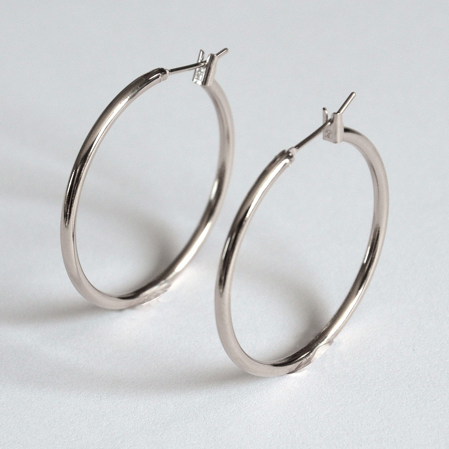 Boucles d'Oreilles Essentials - Créoles Fines Argent 925 Rhodié - 4cm