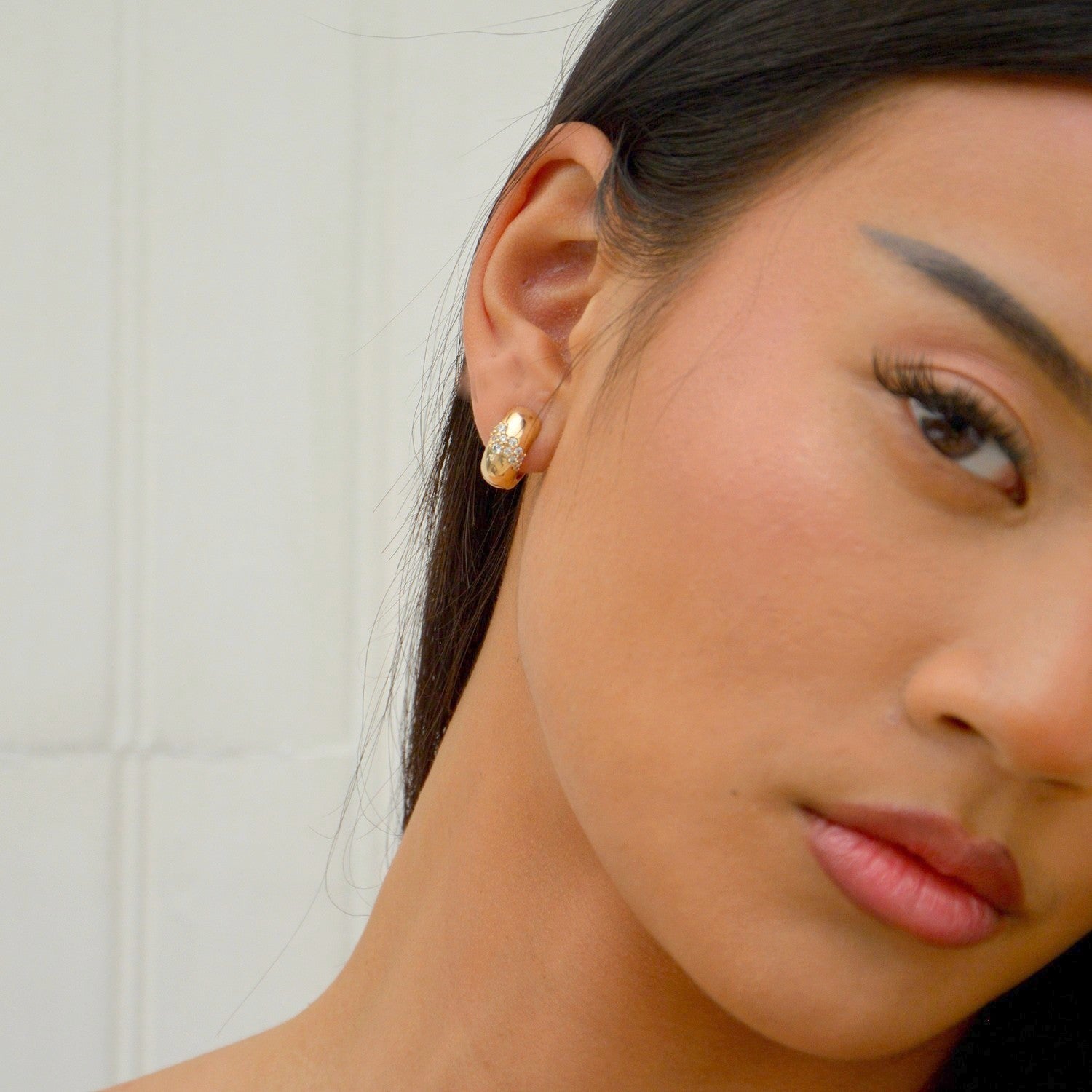 Boucles d'Oreilles Gabrielle - Créoles Epaisses Plaqué Or 18K et Zirconiums - 2cm