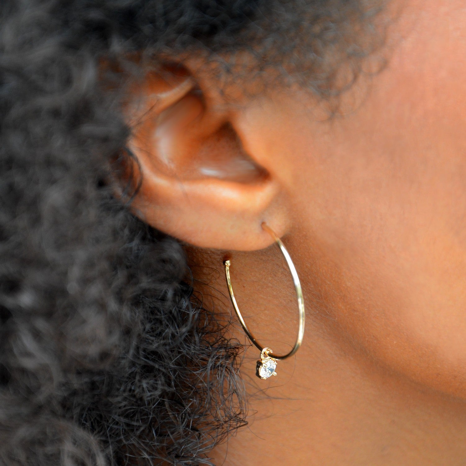 Boucles d'Oreilles Kylie - Créoles Plaqué Or 18 et Zirconium - 5cm