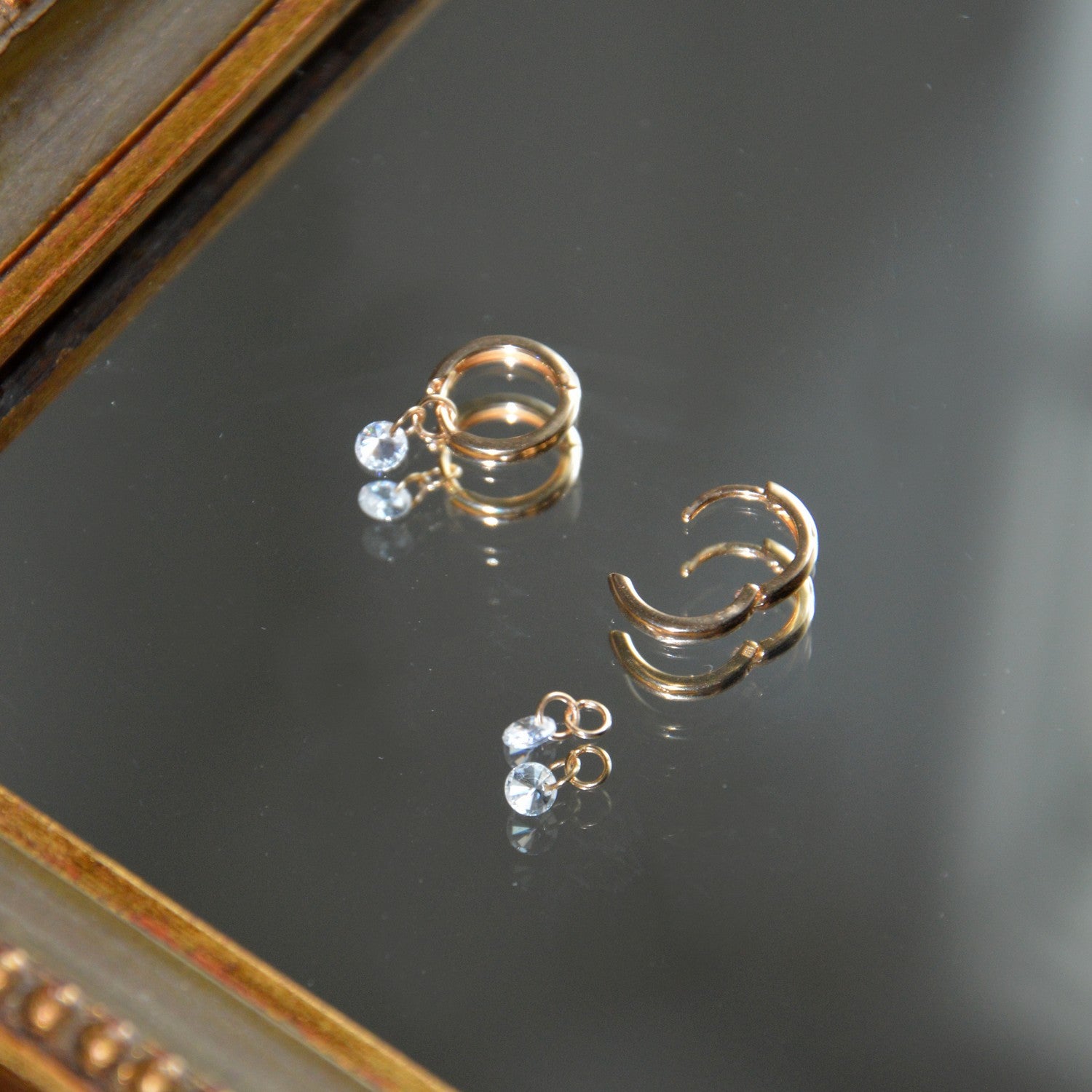 Boucles d'Oreilles Marie - Créoles Charm - Plaqué Or 18K et Cristal