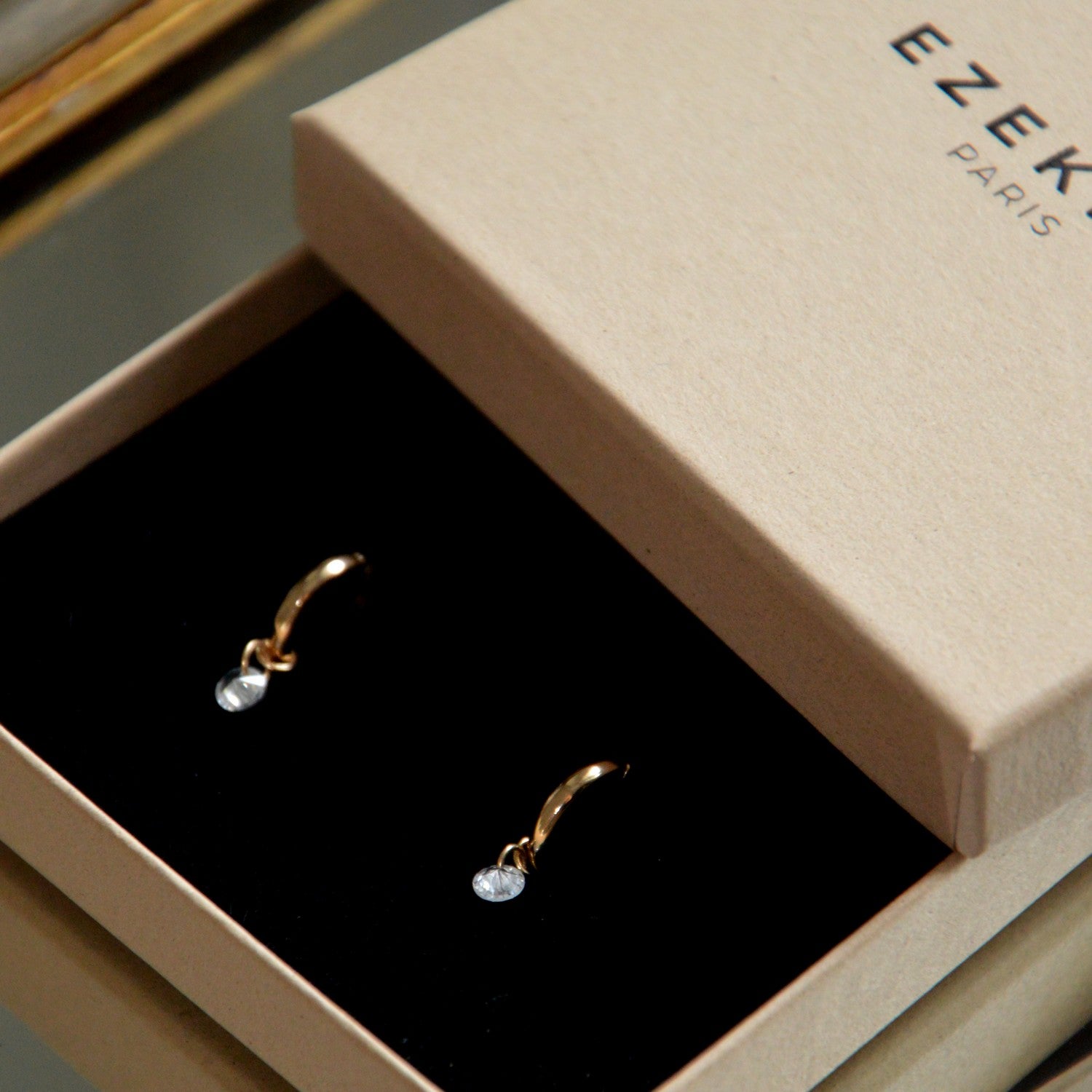 Boucles d'Oreilles Marie - Créoles Charm - Plaqué Or 18K et Cristal