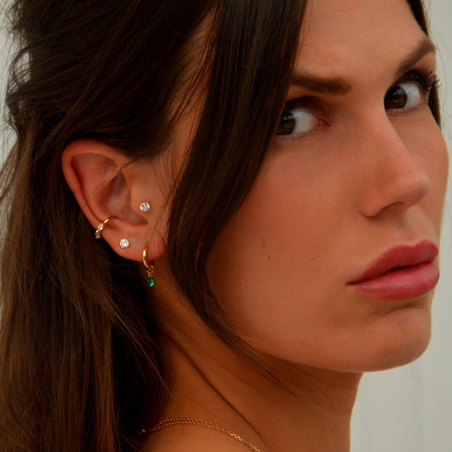 Boucles d'Oreilles Marie - Créoles Pendentif Vert - Plaqué Or 18K et Cristal