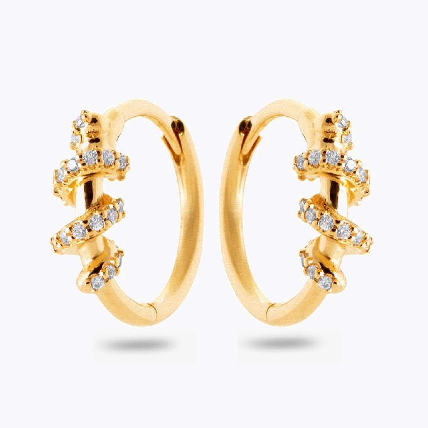 Boucles d'Oreilles The Divine - Créoles Torsades Plaqué Or 18K et Zirconiums - 2cm