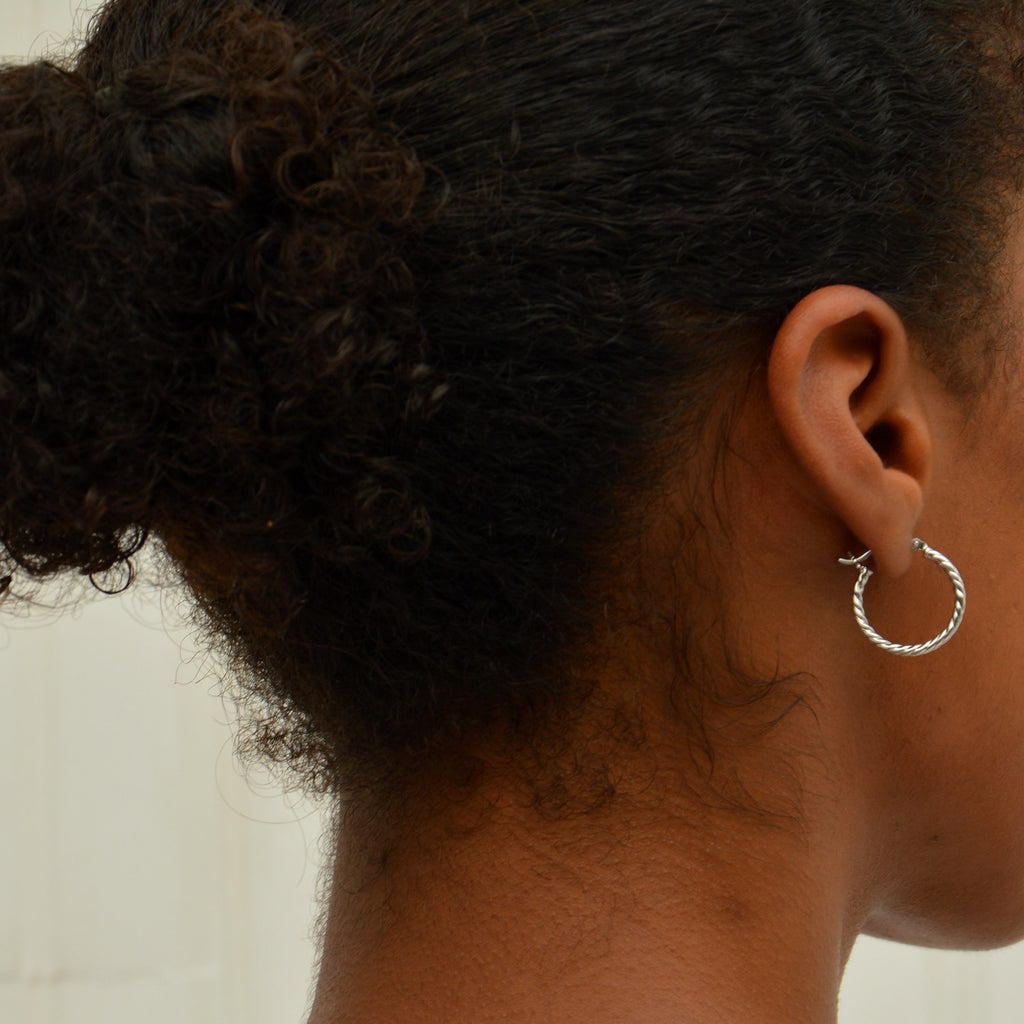 Boucles d'Oreilles The Goddess - Créoles Torsadées Argent 925 Rhodié - 3cm