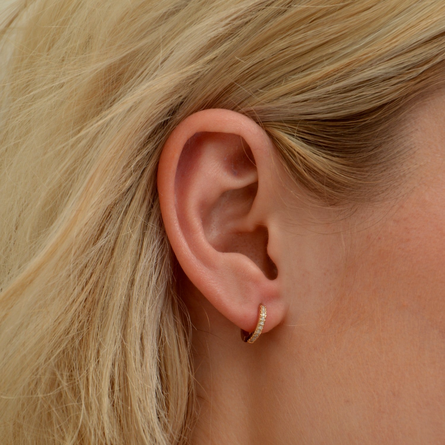 Boucles d'Oreilles Thea -Mini Créoles Plaqué Or 18K et Zirconiums - 1cm