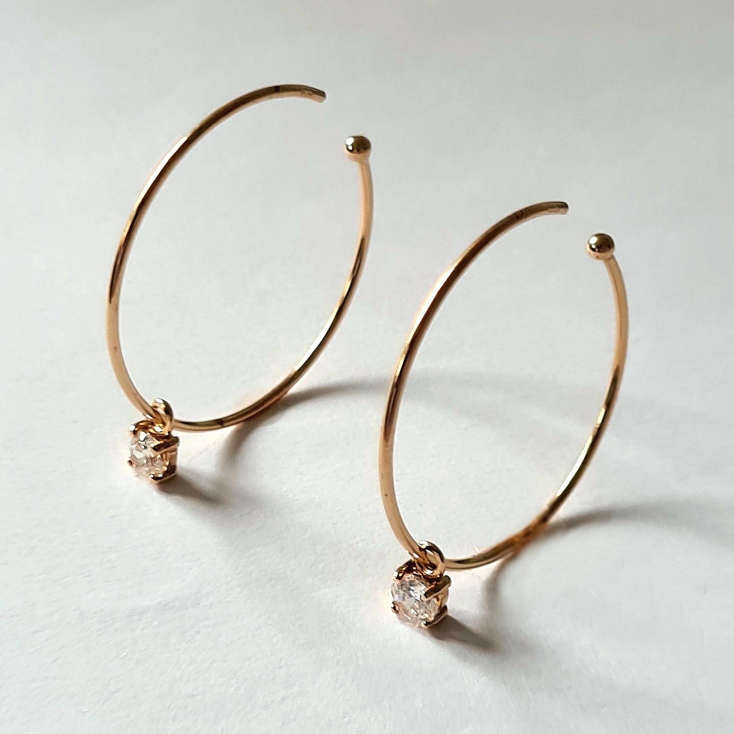 Boucles d'Oreilles Kylie - Créoles Plaqué Or 18 et Zirconium - 5cm