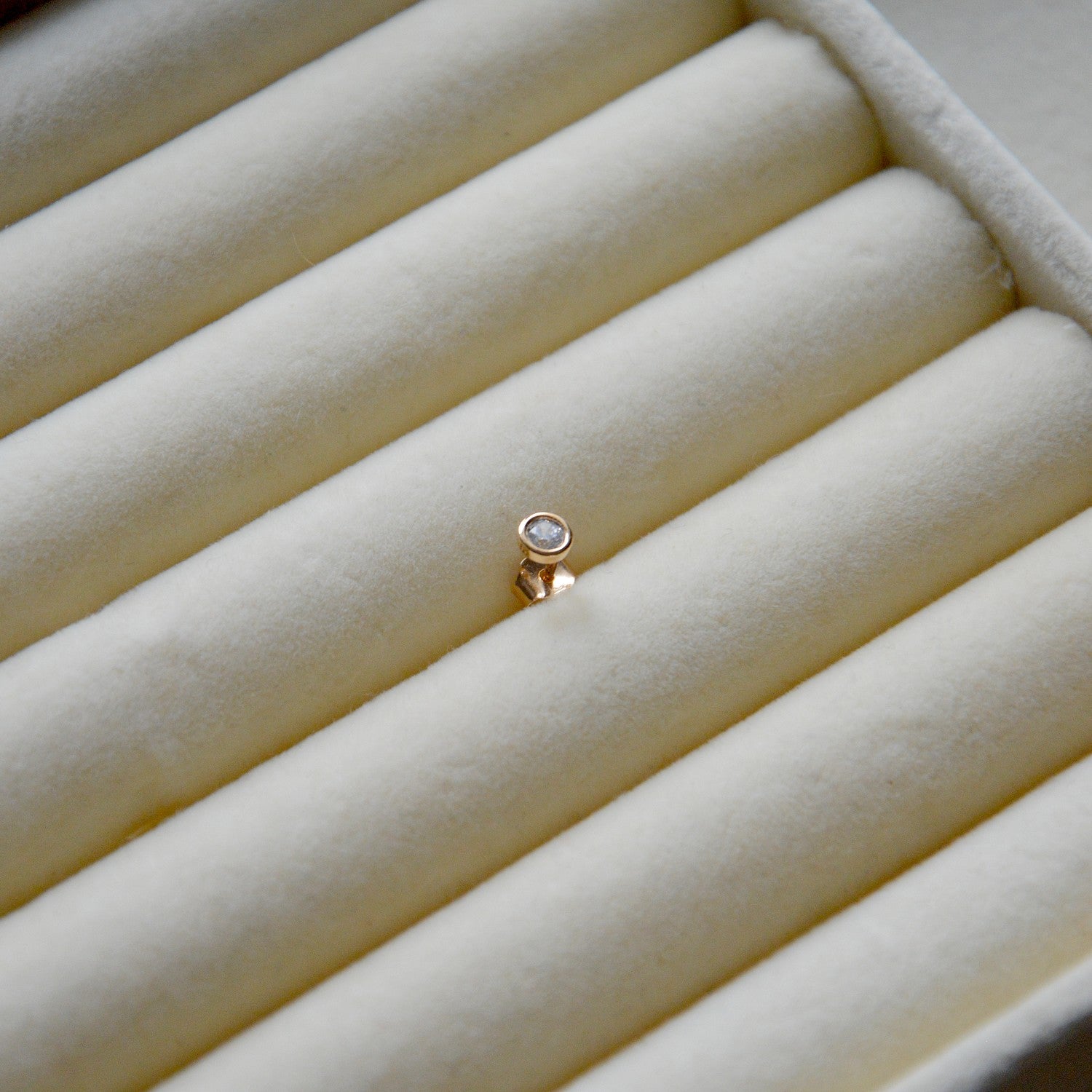 Boucle d'Oreille Individuelle Gabriella - Piercing Plaqué Or 18K et Zirconium - 5mm